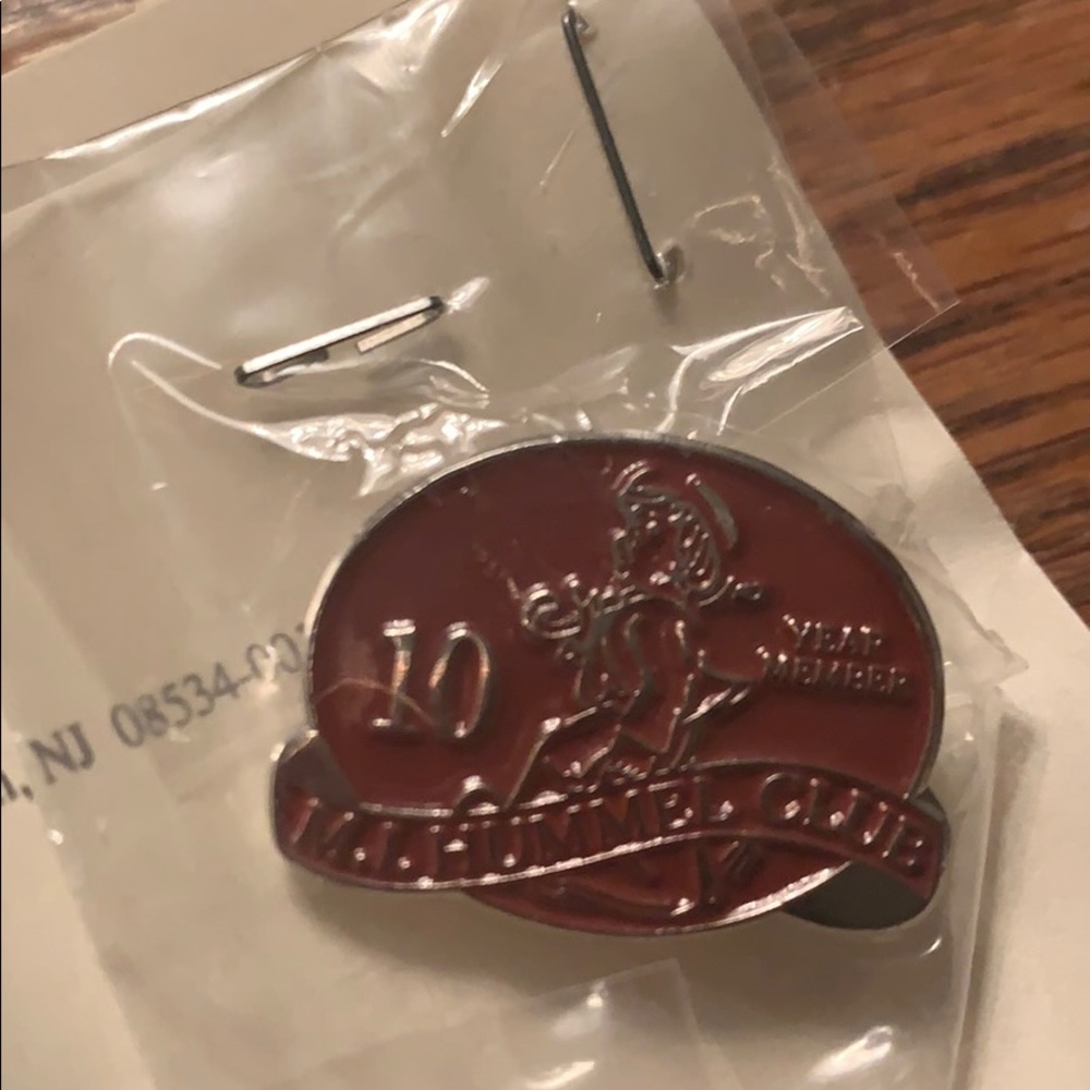 M. I. Hummel 10 year pin
